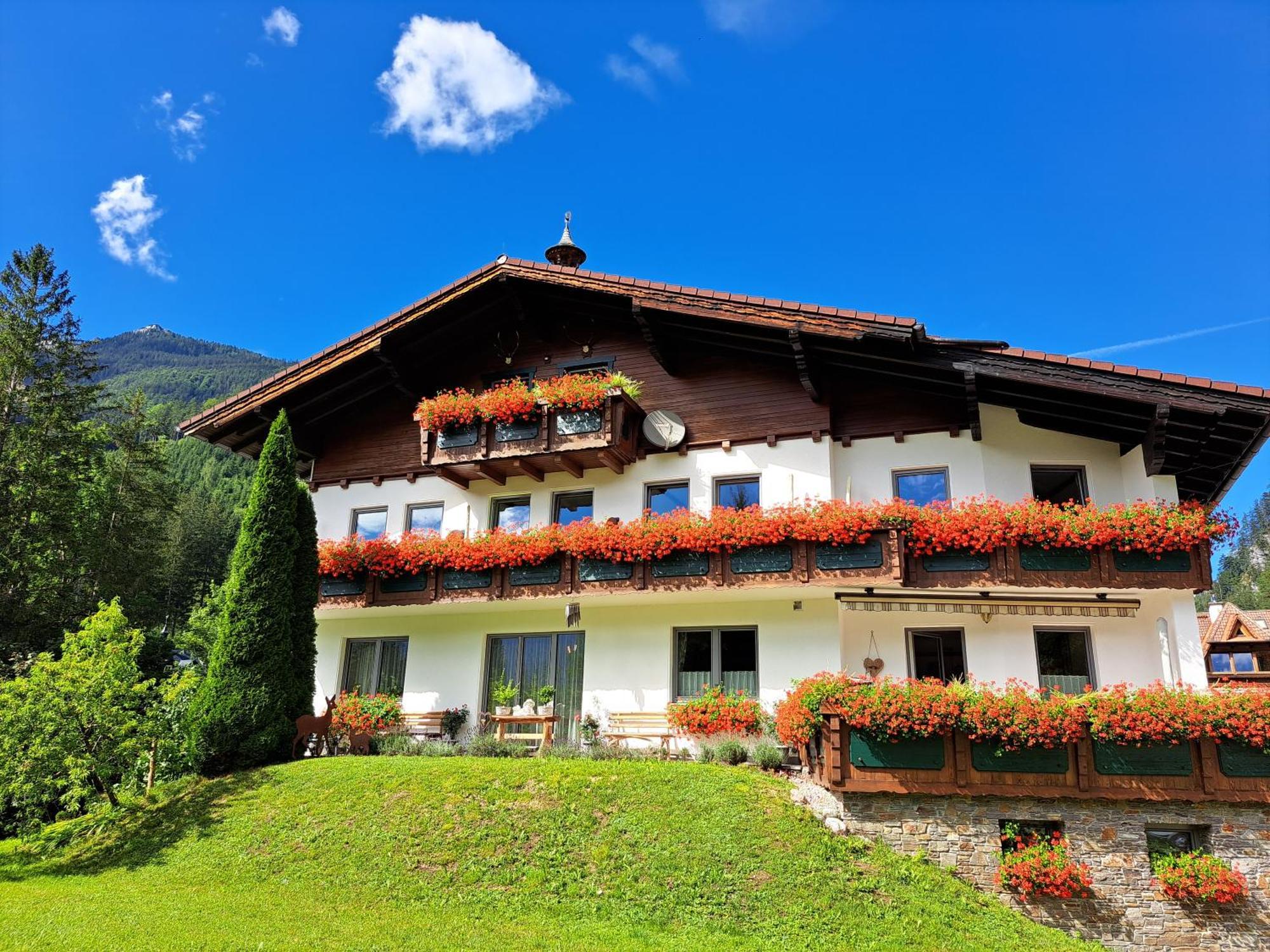 Hotel Garni Landhaus Buertlmair Hinterstoder Bagian luar foto