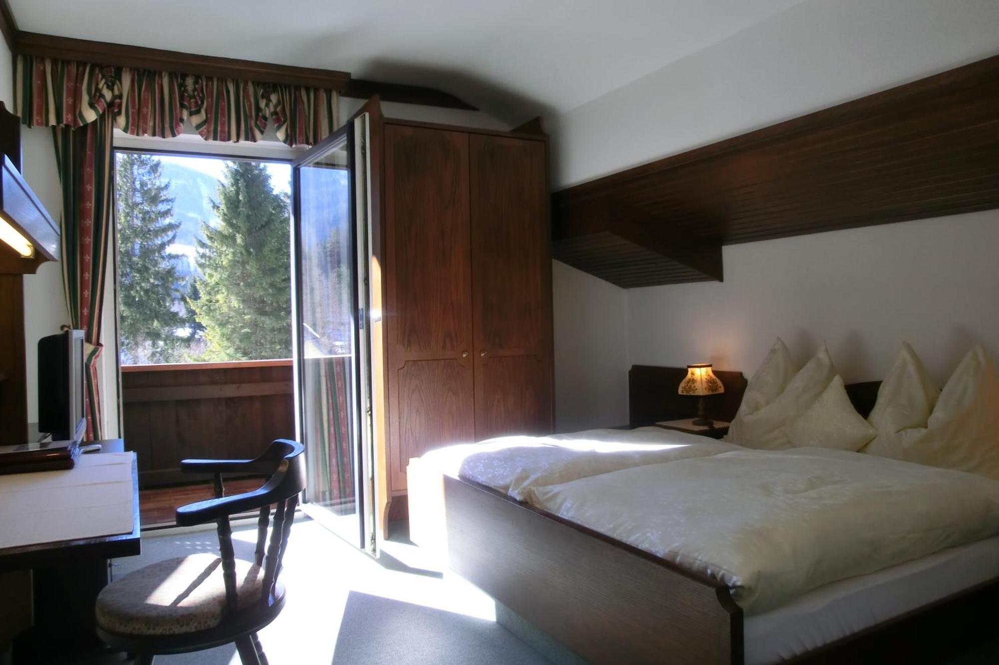 Hotel Garni Landhaus Buertlmair Hinterstoder Ruang foto