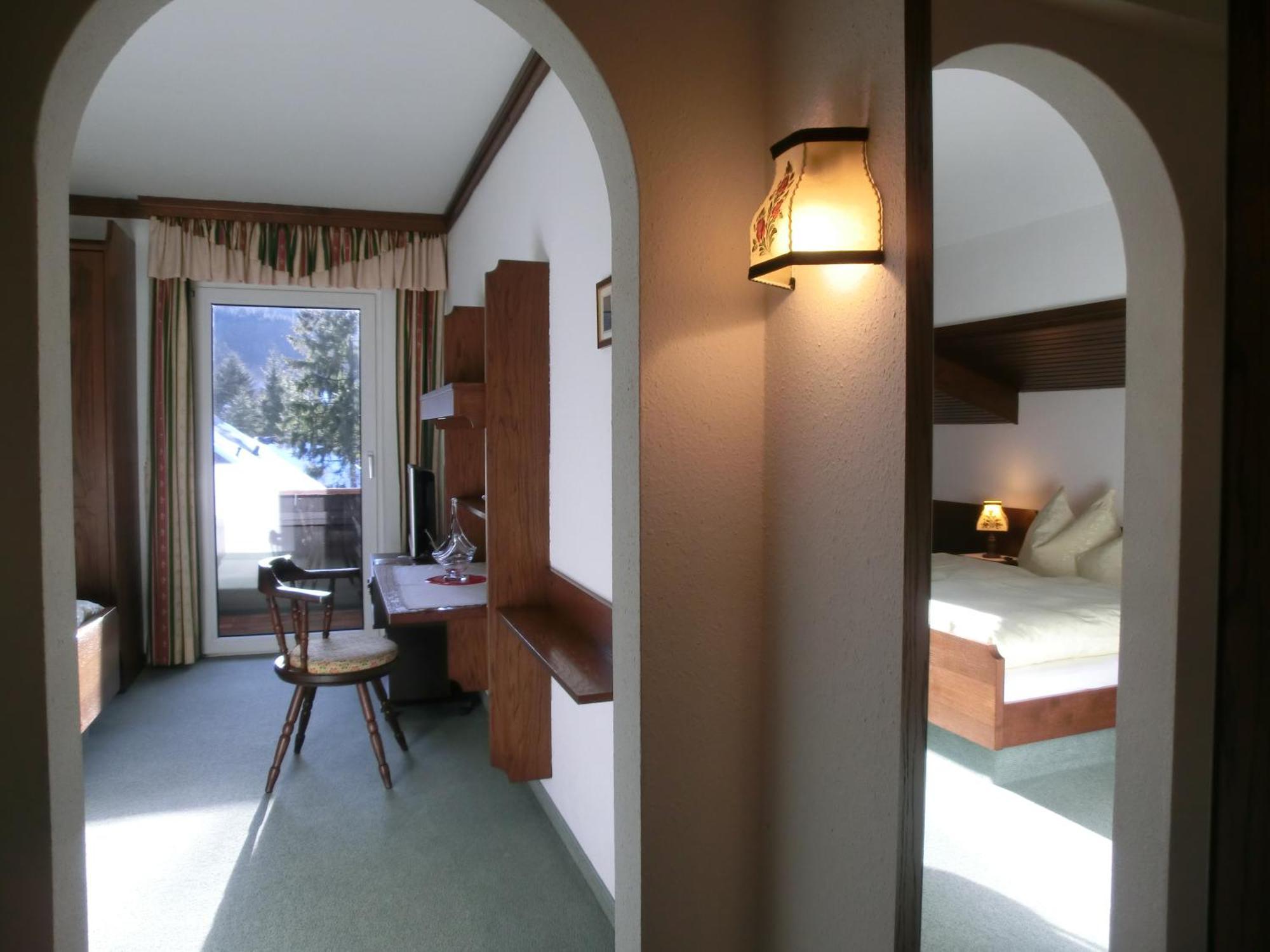 Hotel Garni Landhaus Buertlmair Hinterstoder Ruang foto